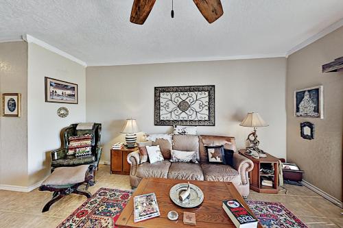 Canyon Lake Getaway - Fireplace Deck & Balcony condo - image 6
