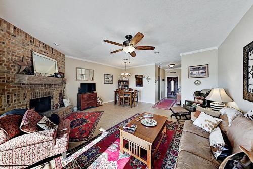 Canyon Lake Getaway - Fireplace Deck & Balcony condo - image 7