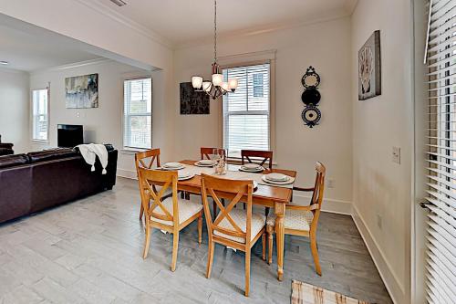 Grande Pointe Beach Getaway - Pool & Private Dock home - image 4