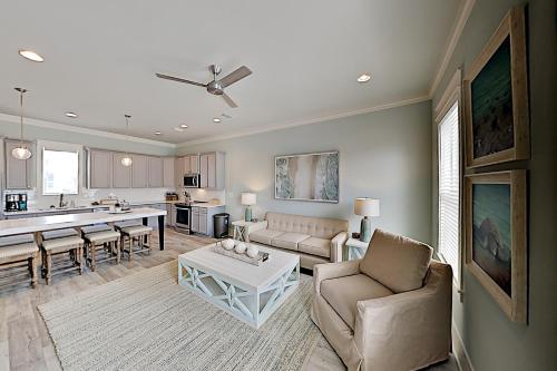 The Sea Turtle Chateau - Pool & Private Golf Cart home - image 2
