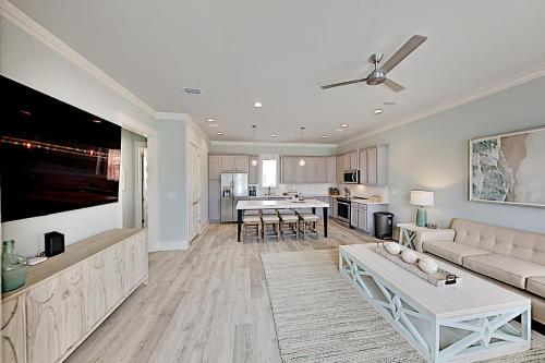 The Sea Turtle Chateau - Pool & Private Golf Cart home - image 4