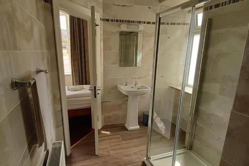 Brackluin Lodge - image 4