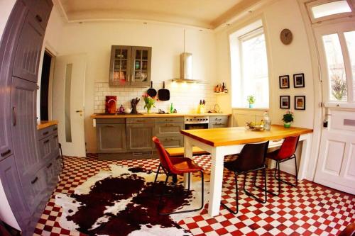 Großzügige Altbauwohnung in Bestlage, Amburgo (foto 3)