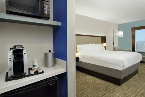 Holiday Inn Express & Suites Columbus North By IHG - 편의 시설/서비스