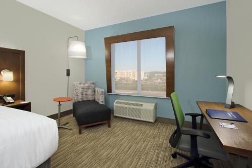 Holiday Inn Express & Suites Columbus North By IHG - 편의 시설/서비스