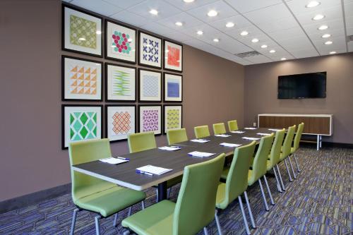 Holiday Inn Express & Suites Columbus North By IHG - 회의실/연회장