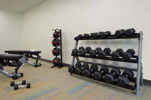 Holiday Inn Express & Suites Columbus North, an IHG Hotel in Columbus, USA