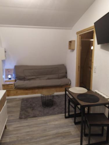 Chalet rénové pour 2 personnes gîte à louer Les Hôpitaux-Vieux