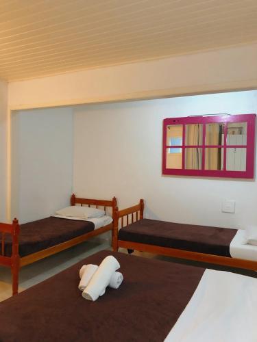1 double bed, 2 twin beds