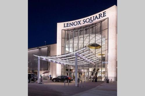 Buckhead Suite Steps Away from Phipps Plaza
