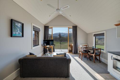 Manata Homestead & Lodge Manata Homestead & Lodge