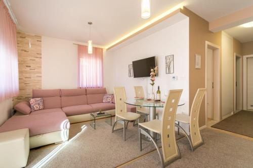 Apartment SARA - free parking for 2 cars - Zagreb
