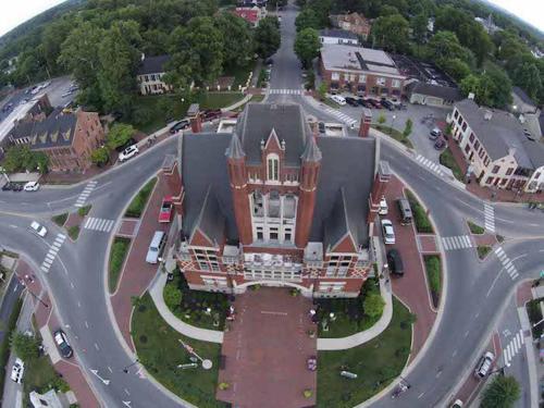 Bourbon Manor Bed & Breakfast Inn