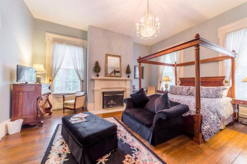 Bourbon Manor Bed & Breakfast Inn