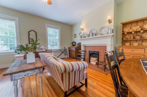 Bourbon Manor Bed & Breakfast Inn in บาร์ดสทาวน์ (KY)