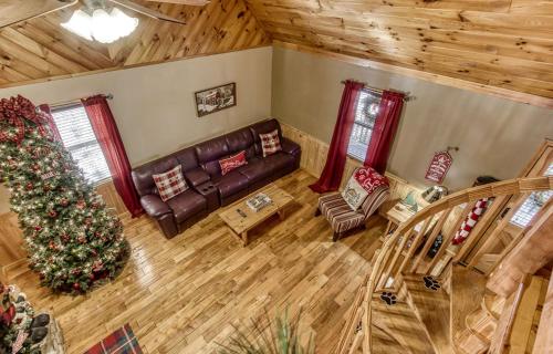 Santas Lakehouse in Sevierville, USA
