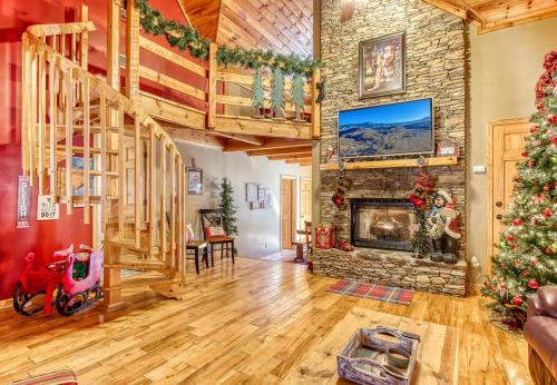 Santas Lakehouse in Sevierville, USA