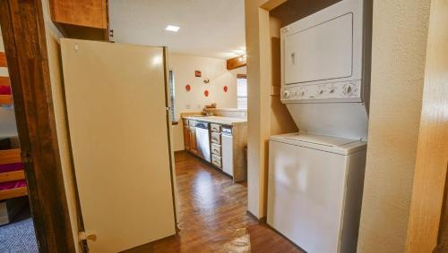 Racquet Club #150 Condo - main image