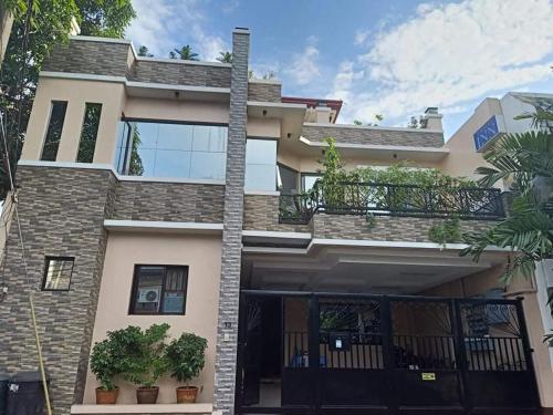 Lourdes Inn, Manila