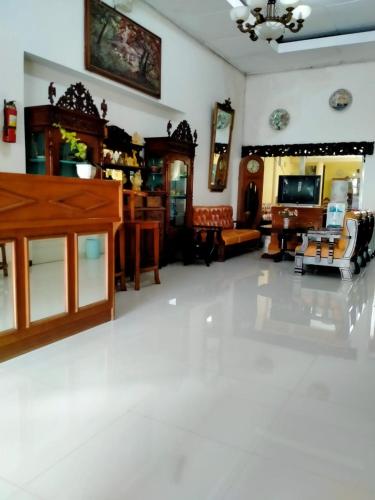 Prayogo Lama Guest House