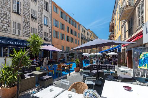 Amazing 3 Bdrs and Garden Place du Pin Parking !