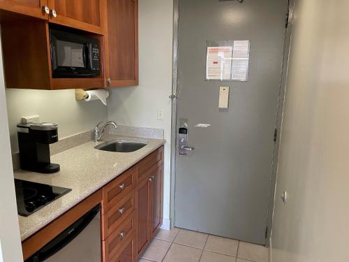 2427 Kuhio Ave #705 - image 6