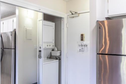 2140 Kuhio Ave #607 - image 11