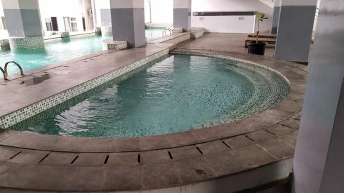 Swimming pool, Easton Park Residence by Mustika in Cibiru