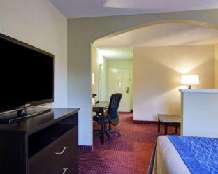 Quality Inn & Suites West