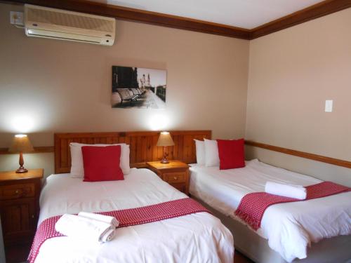 Guestroom, Oakwood Lodge near Mimosa Mall
