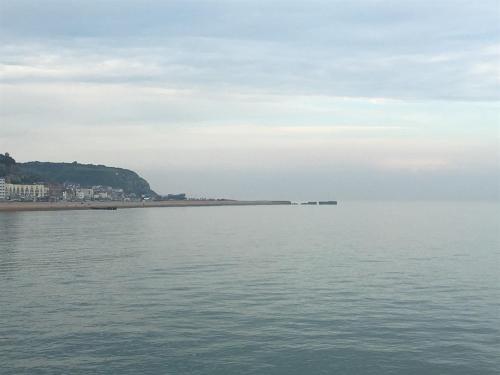 Moray Hastings - image 5