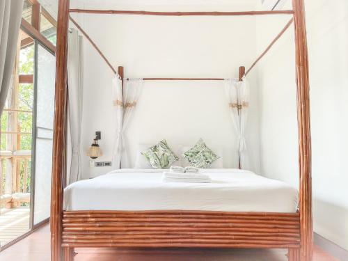 อา ลา เกาะกูด รีสอร์ท (A La Koh Kood Resort) in อ่าวคลองหิน