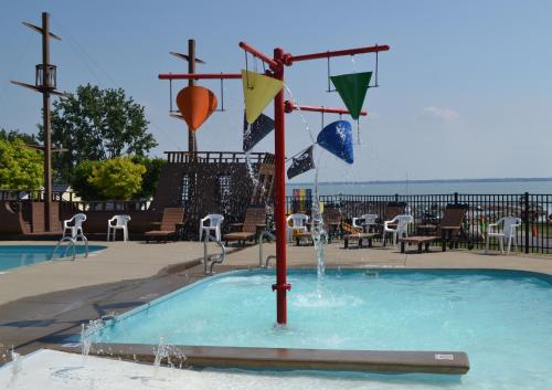 Swimming pool, South Beach Resort Hotel in Marblehead (OH)