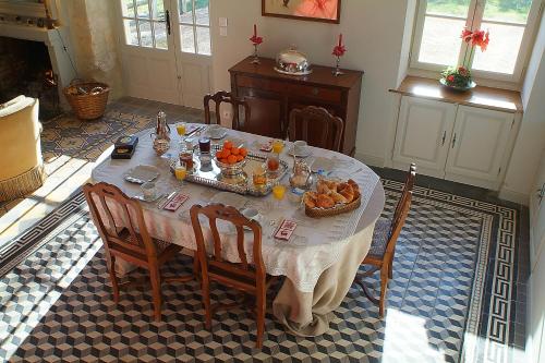 Restaurant, Gite et Chambres d'Hotes Clos de Mondetour in Fontaine Sous Jouy