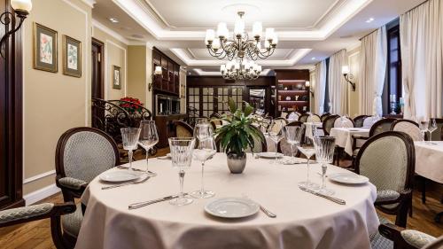 Garden Street Hotel - image 10
