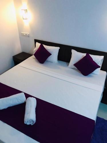 Standard Double Room image 5
