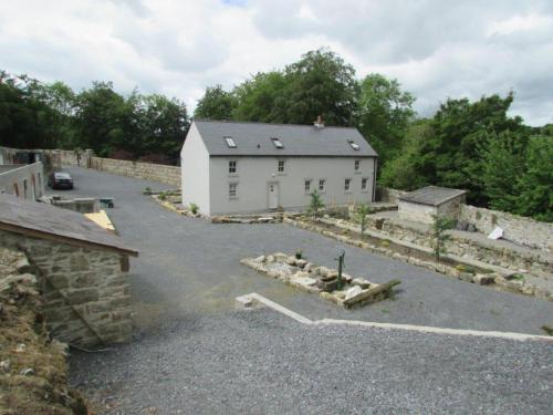 B&B Carlow - Lovely 3-Bed House at Clashganny Mill Borris - Bed and Breakfast Carlow