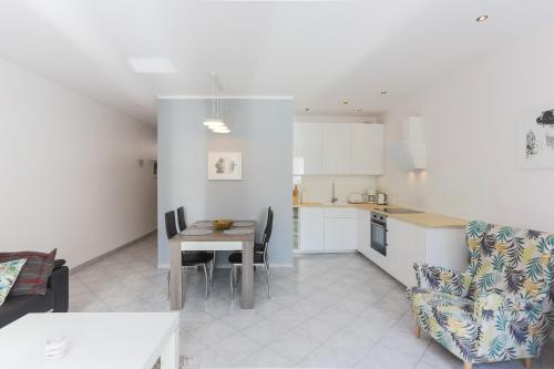 One-Bedroom Apartment image 8