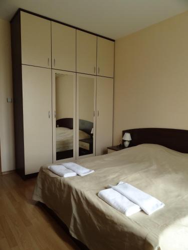 One-Bedroom Apartment image 4