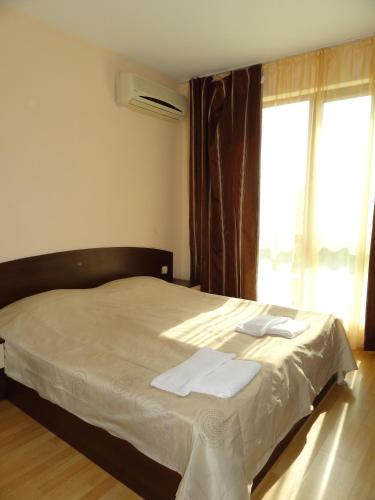 One-Bedroom Apartment image 3