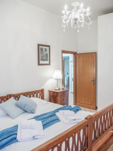 Apartment with Small Indoor Balcony image 10