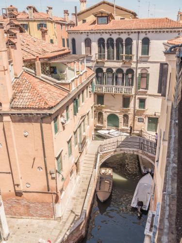 Venice Palace Tintoretto by Wonderful Italy - main image