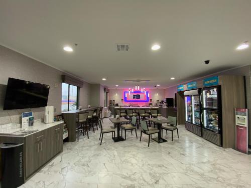 ทัศนียภาพภายนอกโรงแรม, คลาเรียน พอยต์ ซัลเฟอร์ - เลค ชาร์ลส์ (Clarion Pointe Sulphur - Lake Charles) in ซัลเฟอร์ (LA)