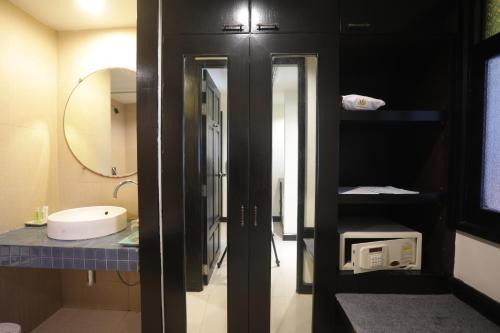 Double or twin room, superior, pool view