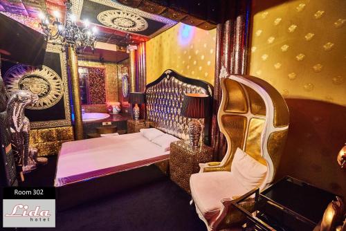 room detail thumbnail 1