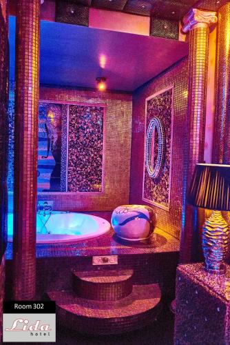 room detail thumbnail 2