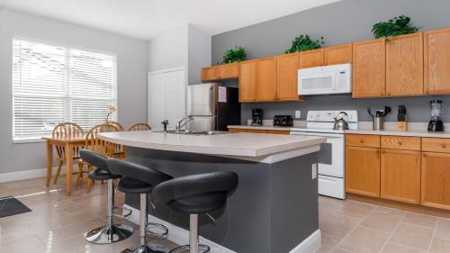 Luxury Contemporary Style Villa on Windsor Palms Resort Orlando Villa 4985 - image 2
