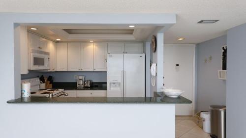 Luxury Private Condo on The Anchorage Siesta Key Condo 1024 - image 4