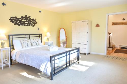638 Perfect for a Group with Kids and Dogs Close to the Beach and Town with Game Tables - image 2