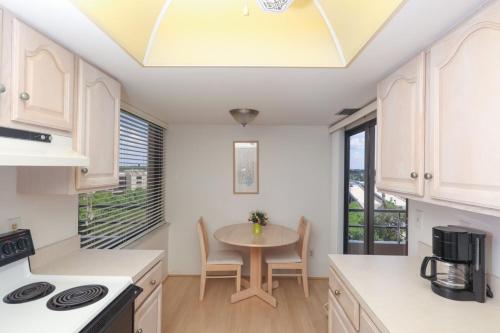 Perfect 2 Bedroom Apartment on The Anchorage Siesta Key Apartment 1025 - image 5